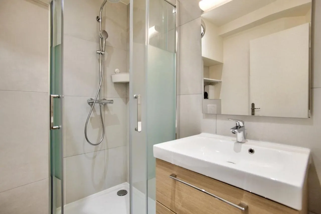 Luxurious 1 Bedroom Saint Michel Saint Severin Free Netflix Paris Apartment